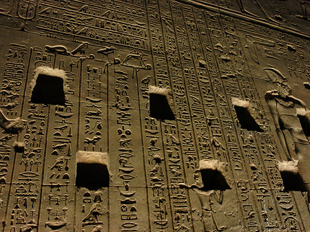 Hyroglyphen im Horustempel Foto 