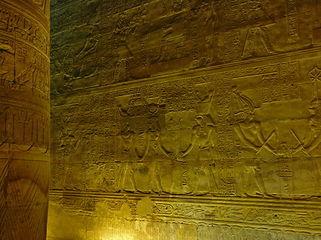 Hyroglyphen im Horustempel