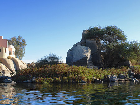 Foto Haus an Felsen