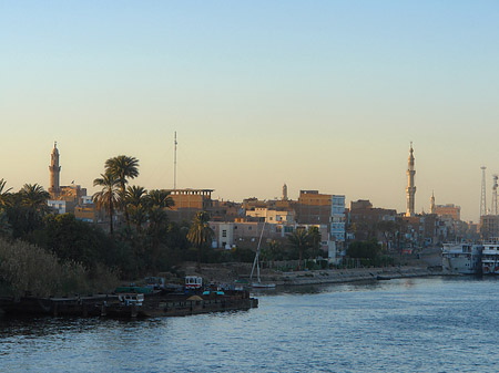 Foto Stadt mit Moschee
