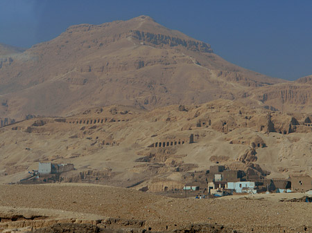 Fahrt zu den Kolossen von Memnon Fotos