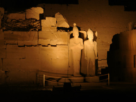 Karnak Tempel bei Nacht Foto 
