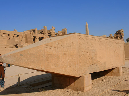 Umgekippter Obelisk Fotos
