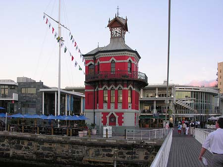 Der Clock Tower an der Waterfront Foto 
