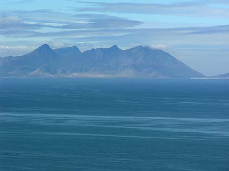 Der Tafelberg hinter dem Meer Foto 