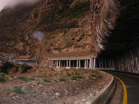 Foto Tunnel unter den Klippen